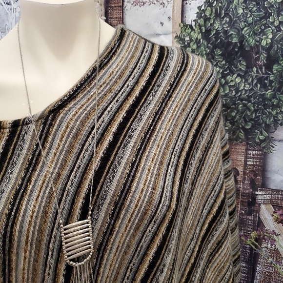 Poncho - Picture 8 of 8